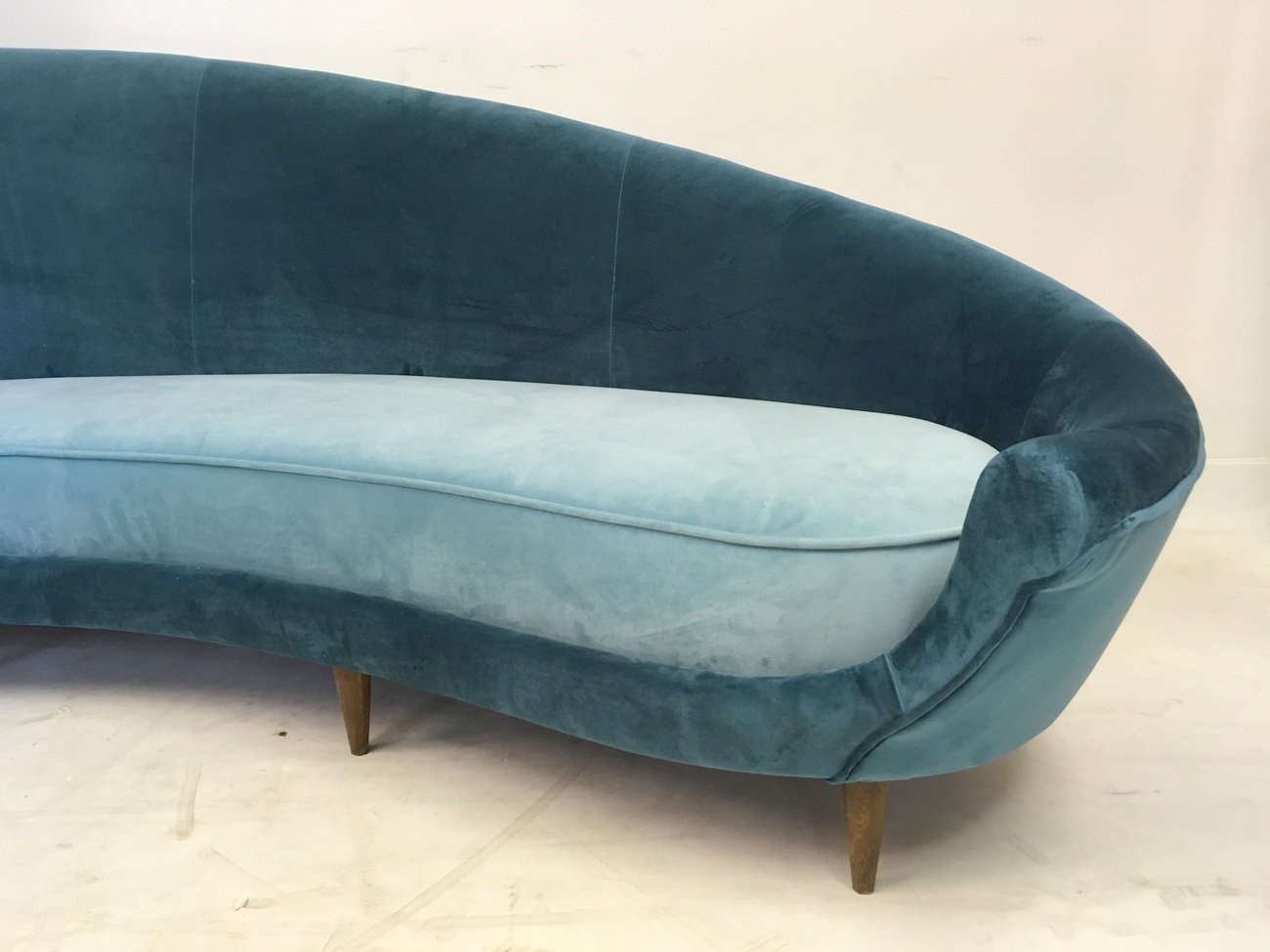 italian curved velvet sofa 1950s 5