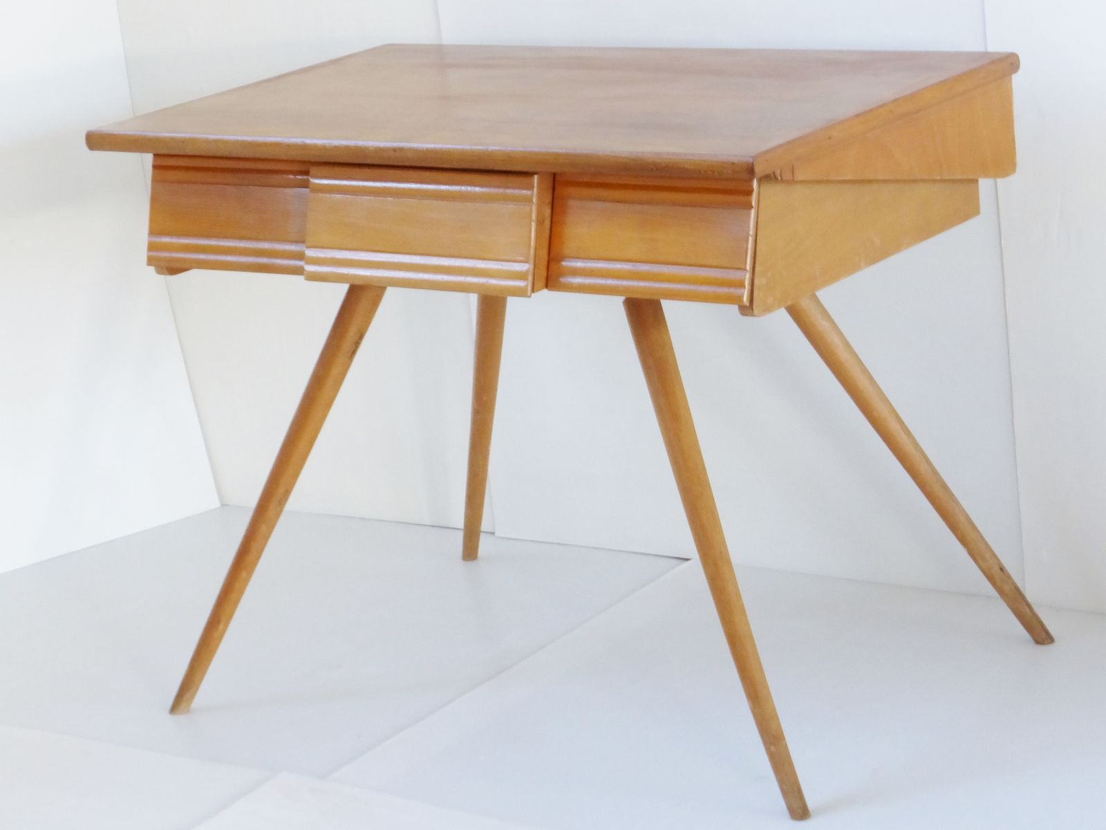 Mid Century Children S Desk 1950s For At Pamono Mid Century Children S Desk 1950s