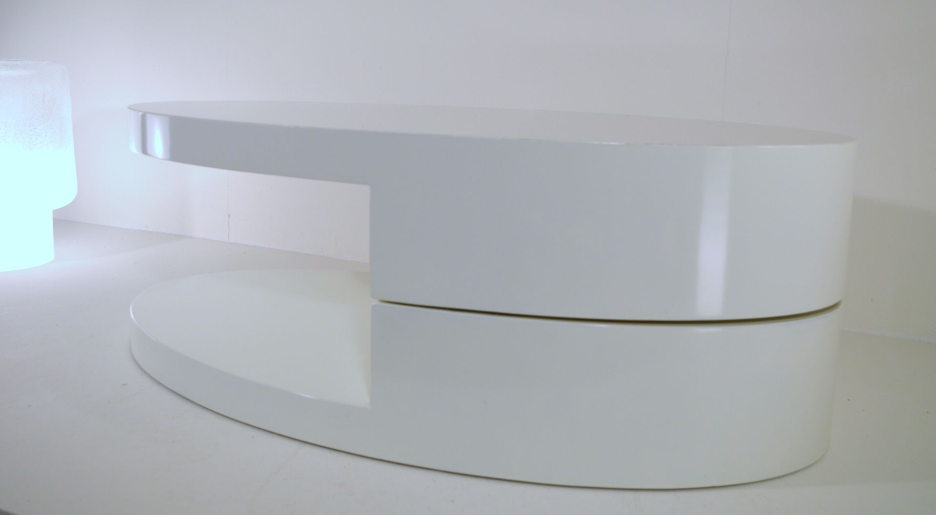 Vintage White Italian Rotating Coffee Table For At Pamono Vintage White Italian Rotating Coffee Table 10 2 181 00 Per Piece