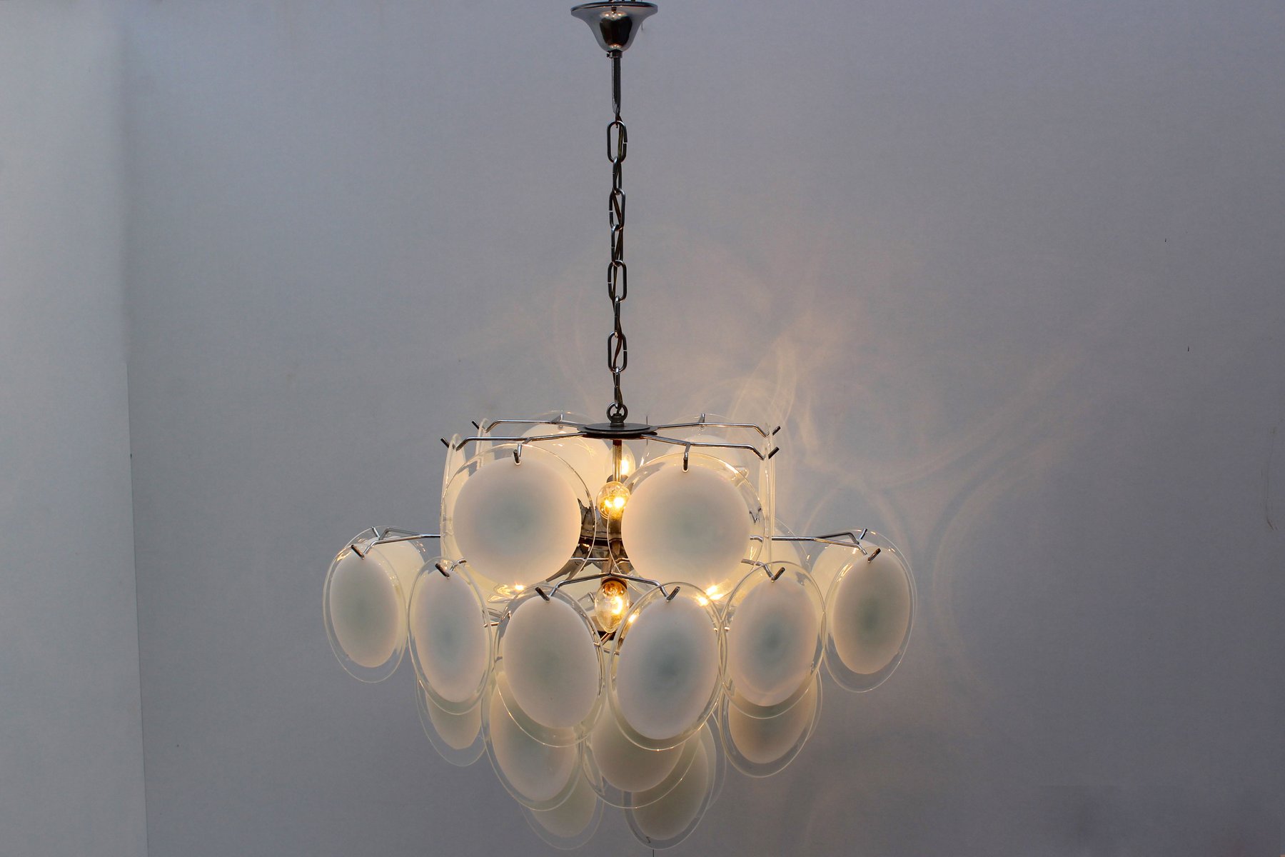 Mid Century Italian White Murano Glass Chandelier By Vistosi 1960s Mid Century Italian White Murano Glass Chandelier By Vistosi 1960s