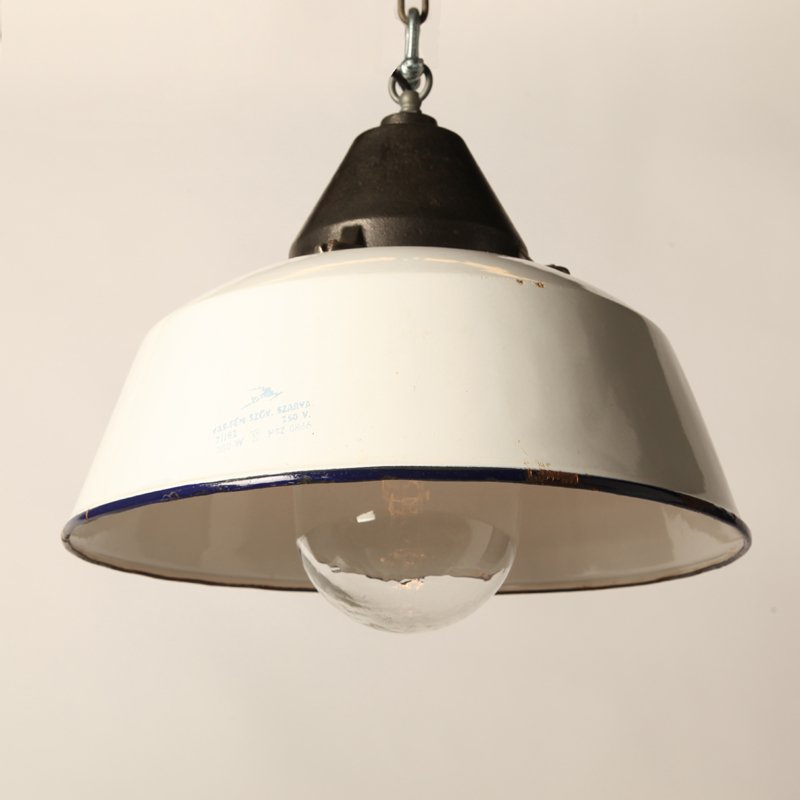 Vintage White Enameled Cast Iron Hanging Lamp For At Pamono Vintage White Enameled Cast Iron Hanging Lamp 4 345 00