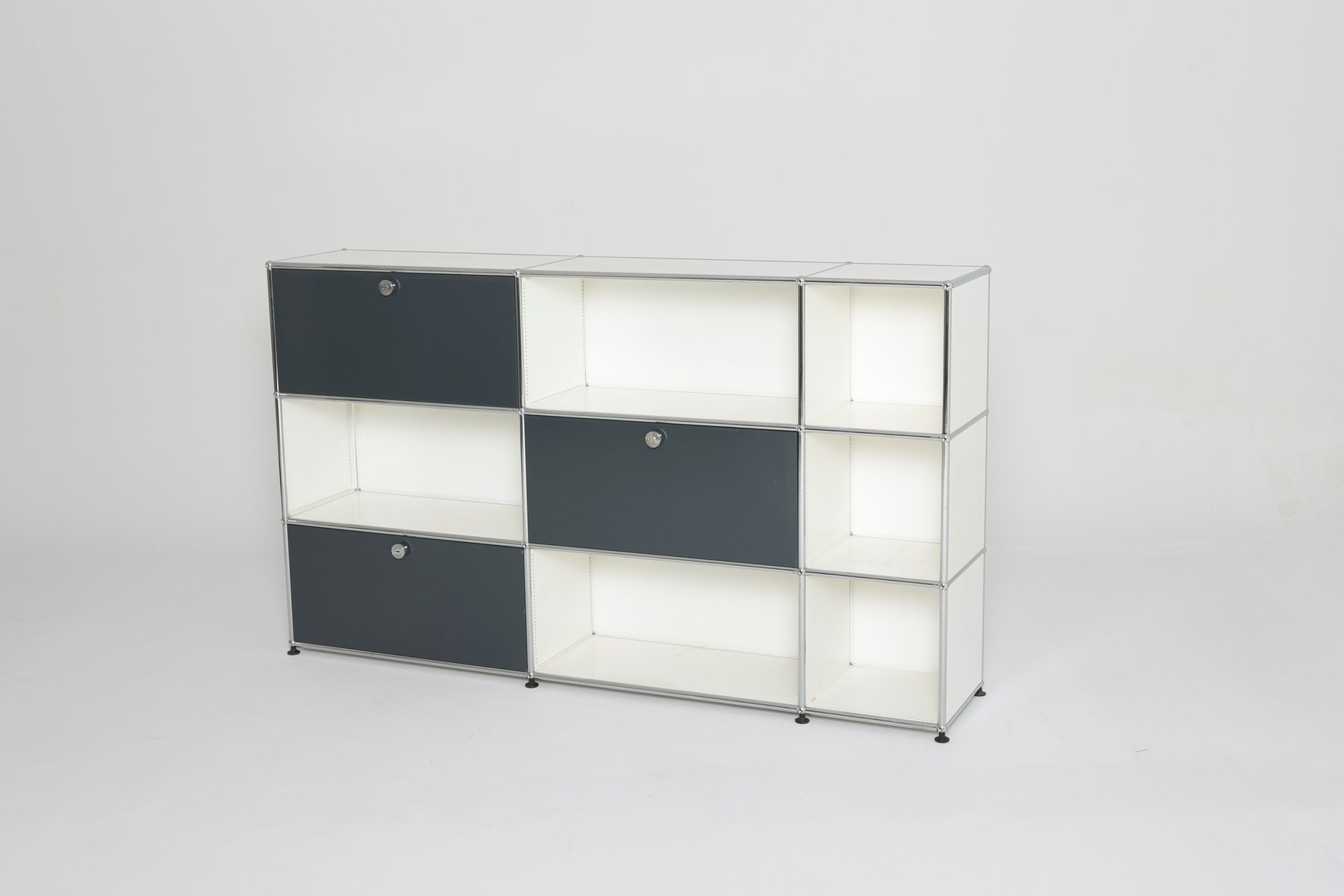 Vintage Schrank in Weiß und Grau von USM Haller bei Pamono kaufen Vintage Schrank in Weiß und Grau von USM Haller bei Pamono kaufen