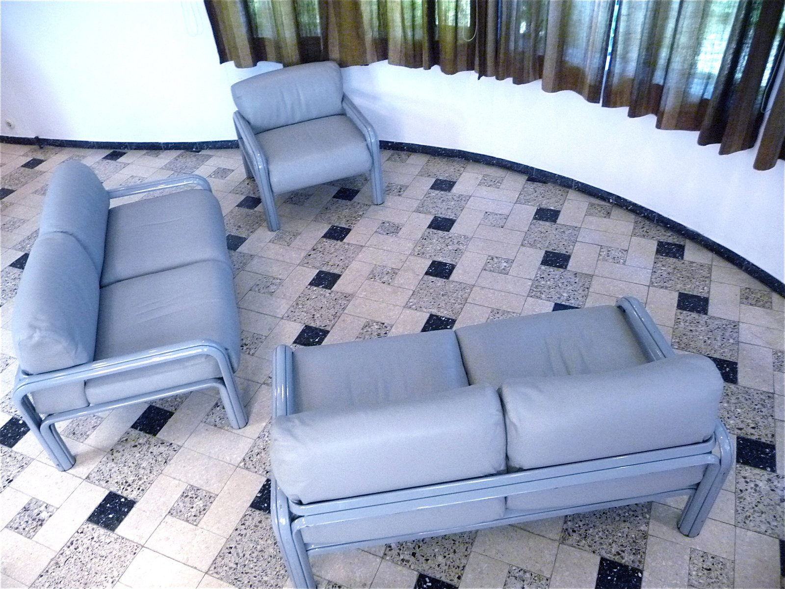 Launge Chaise Chair In Living Room Launge Chaise Chair In Living Room