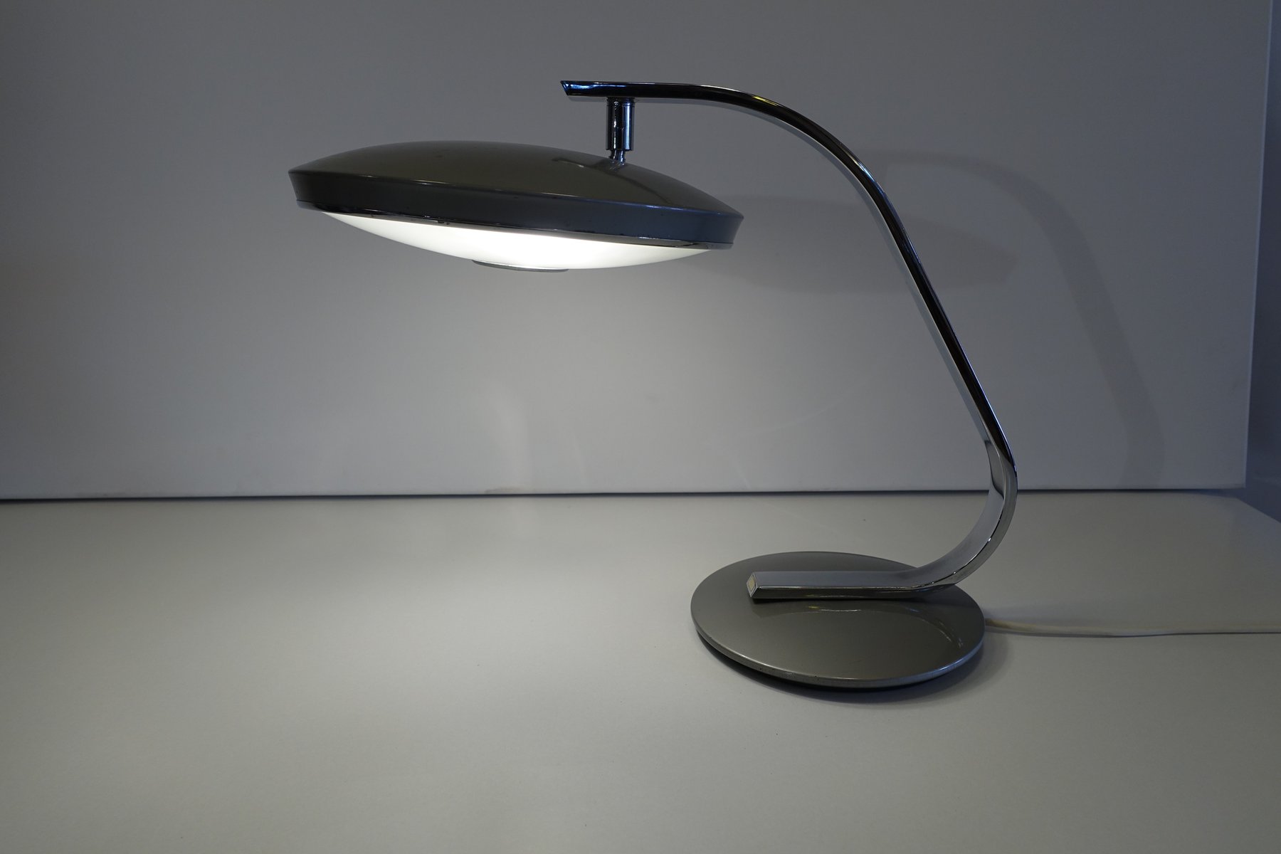 Grey Edition 520c Desk Lamp From Fase 1960s For At Pamono
