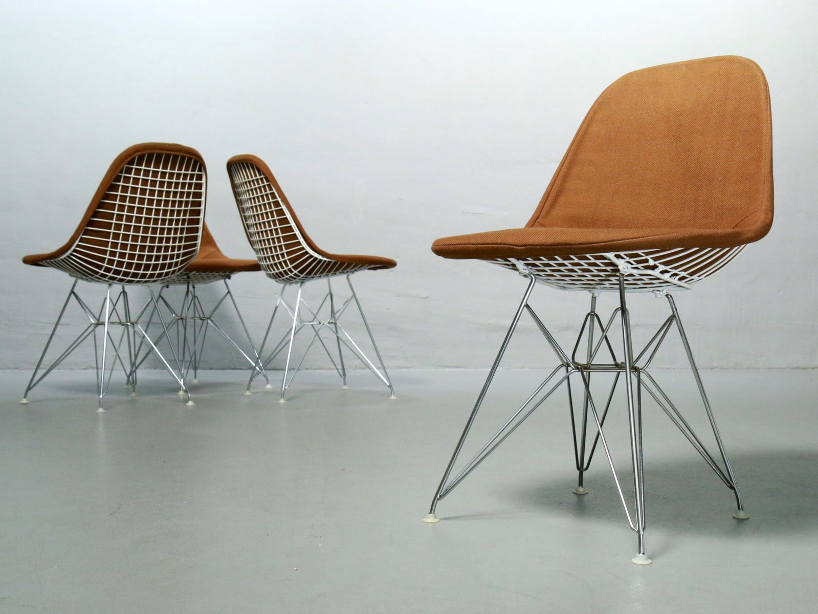 Vintage Wire Chairs By Charles And Ray Eames For Contura Set Of 4 Vintage Wire Chairs By Charles And Ray Eames For Contura Set Of 4