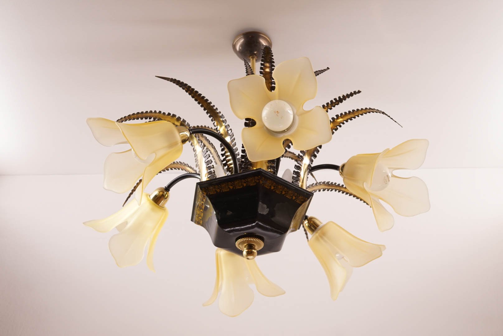 Vintage Brutalist Chandelier with Six Flower-Shaped Shades for sale ... for Flower Shaped Chandelier
45hul Vintage Brutalist Chandelier with Six Flower-Shaped Shades for sale ... for Flower Shaped Chandelier
45hul