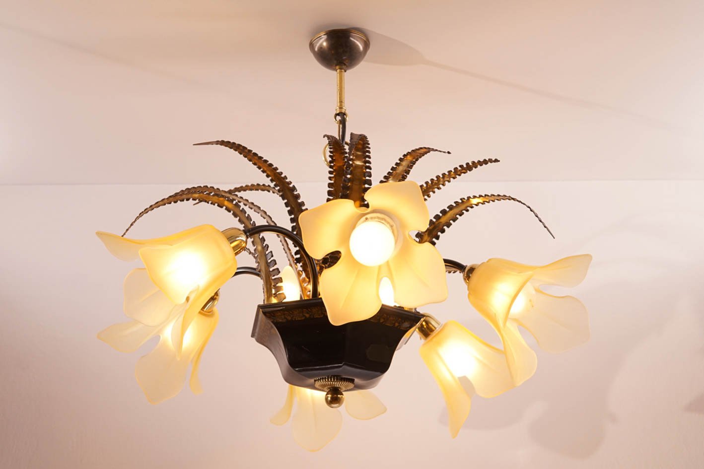Vintage Brutalist Chandelier with Six Flower-Shaped Shades for sale ... for Flower Shaped Chandelier
289ifm Vintage Brutalist Chandelier with Six Flower-Shaped Shades for sale ... for Flower Shaped Chandelier
289ifm