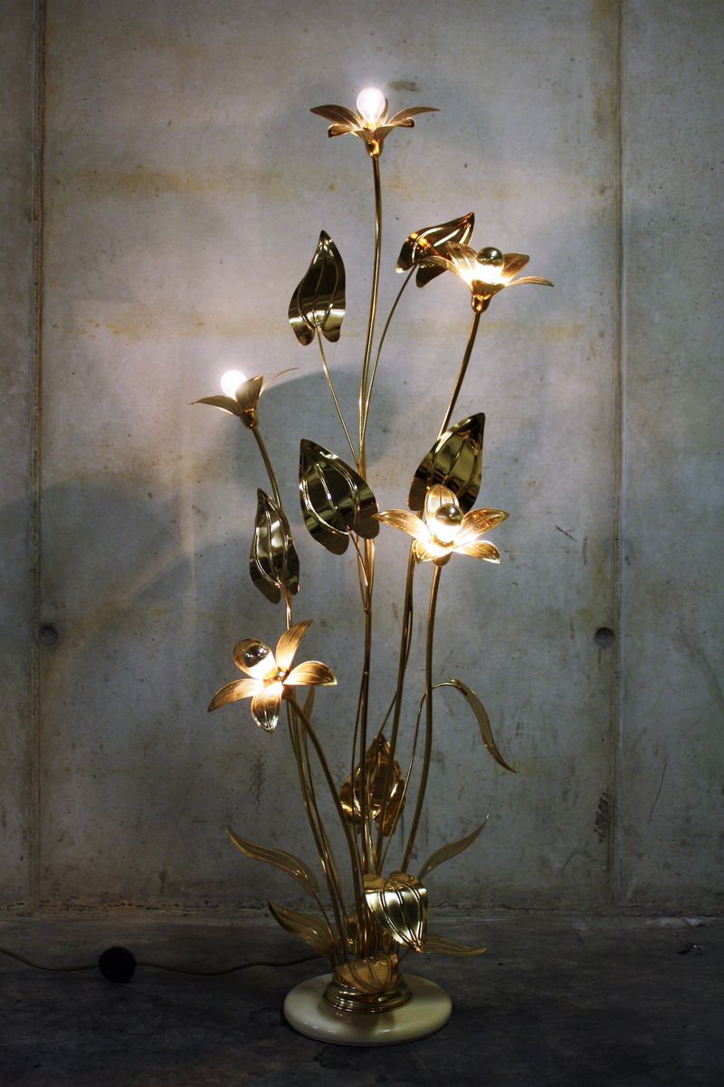 Vintage Regency Brass Flower Floor Lamp, 1970s for sale at Pamono Vintage Regency Brass Flower Floor Lamp, 1970s for sale at Pamono