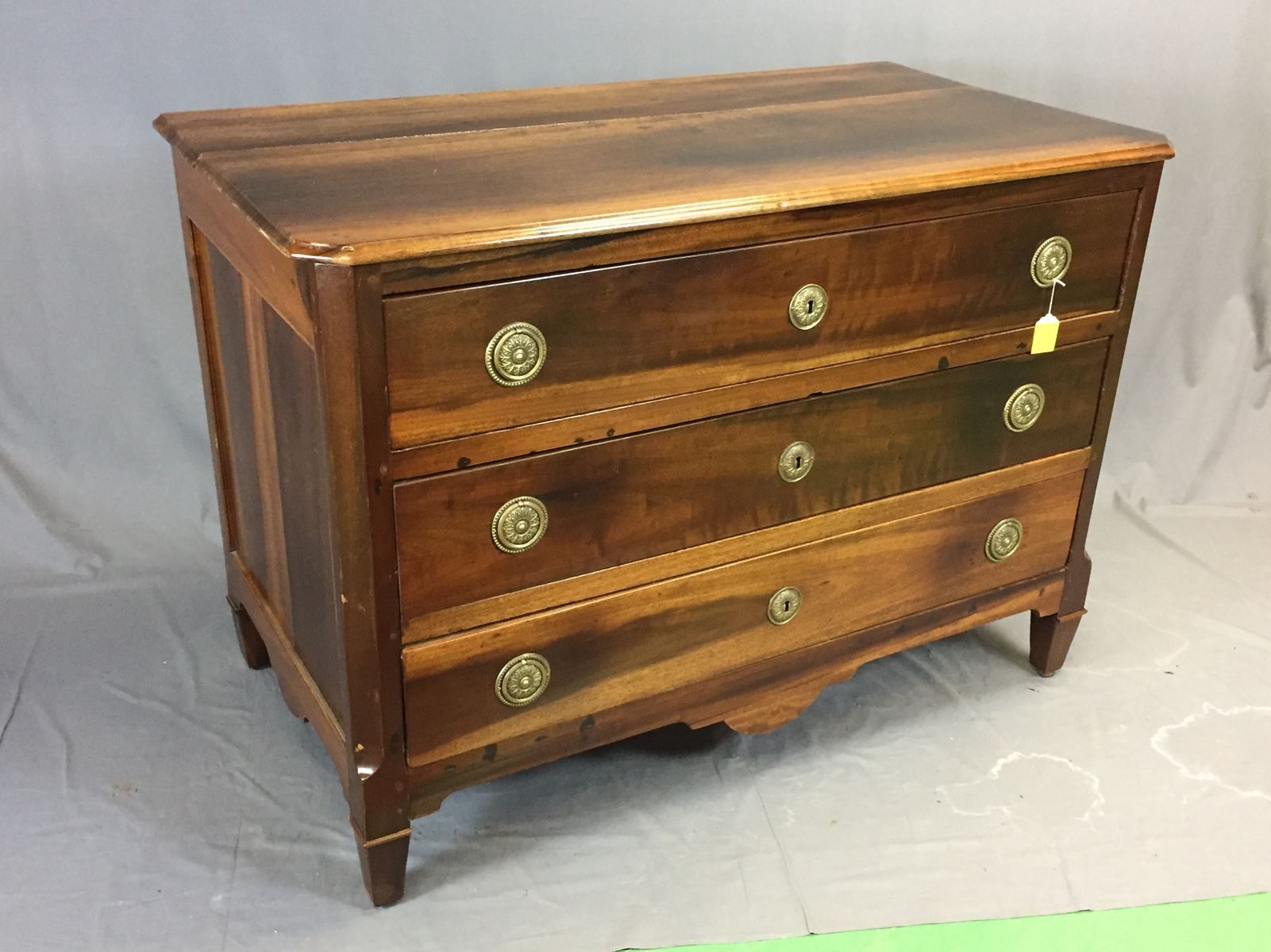 Louis XVI Walnuss Kommode bei Pamono kaufen Louis XVI Walnuss Kommode bei Pamono kaufen