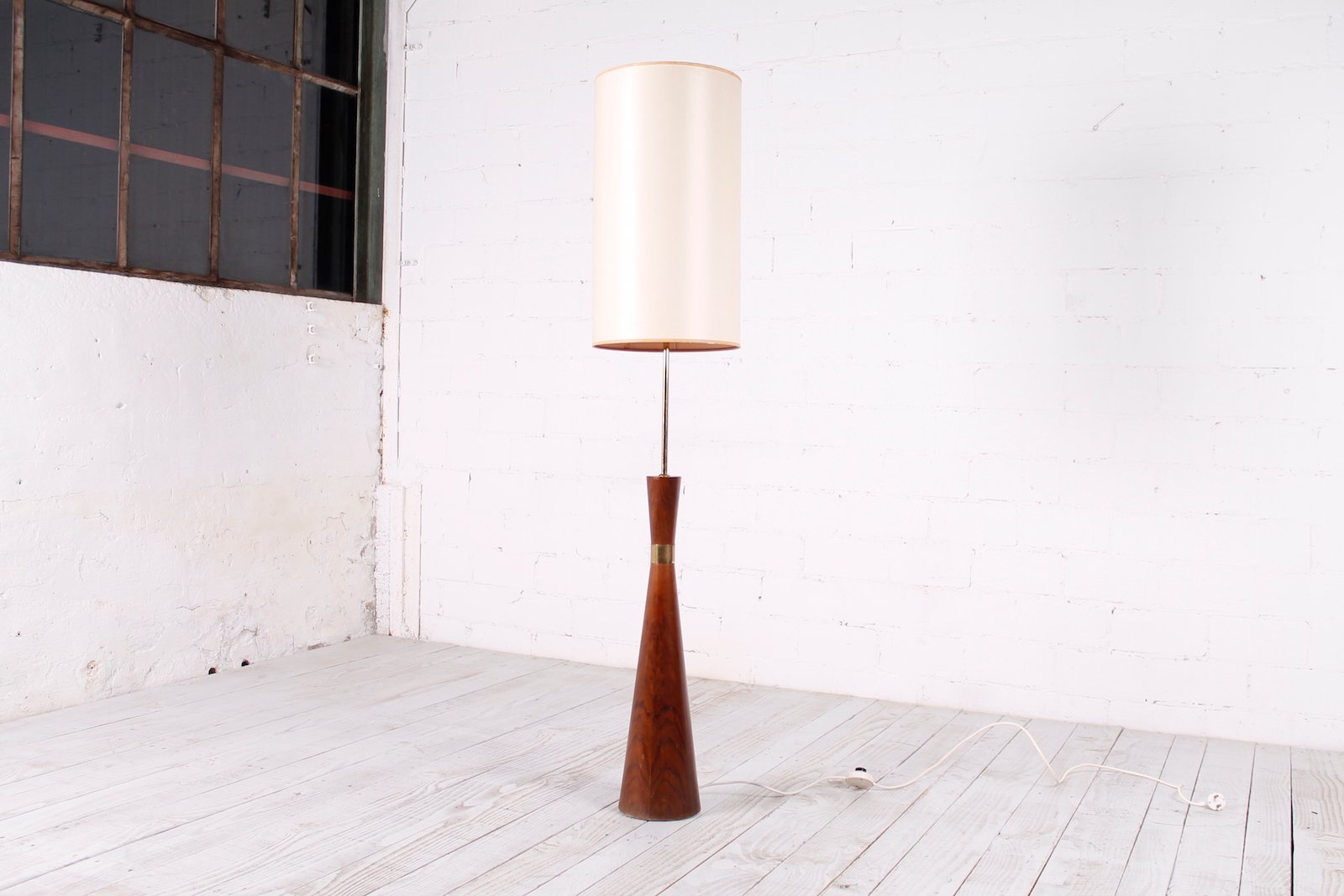 Mid-Century Spindle Floor Lamp, 1950s for sale at Pamono Mid-Century Spindle Floor Lamp, 1950s for sale at Pamono
