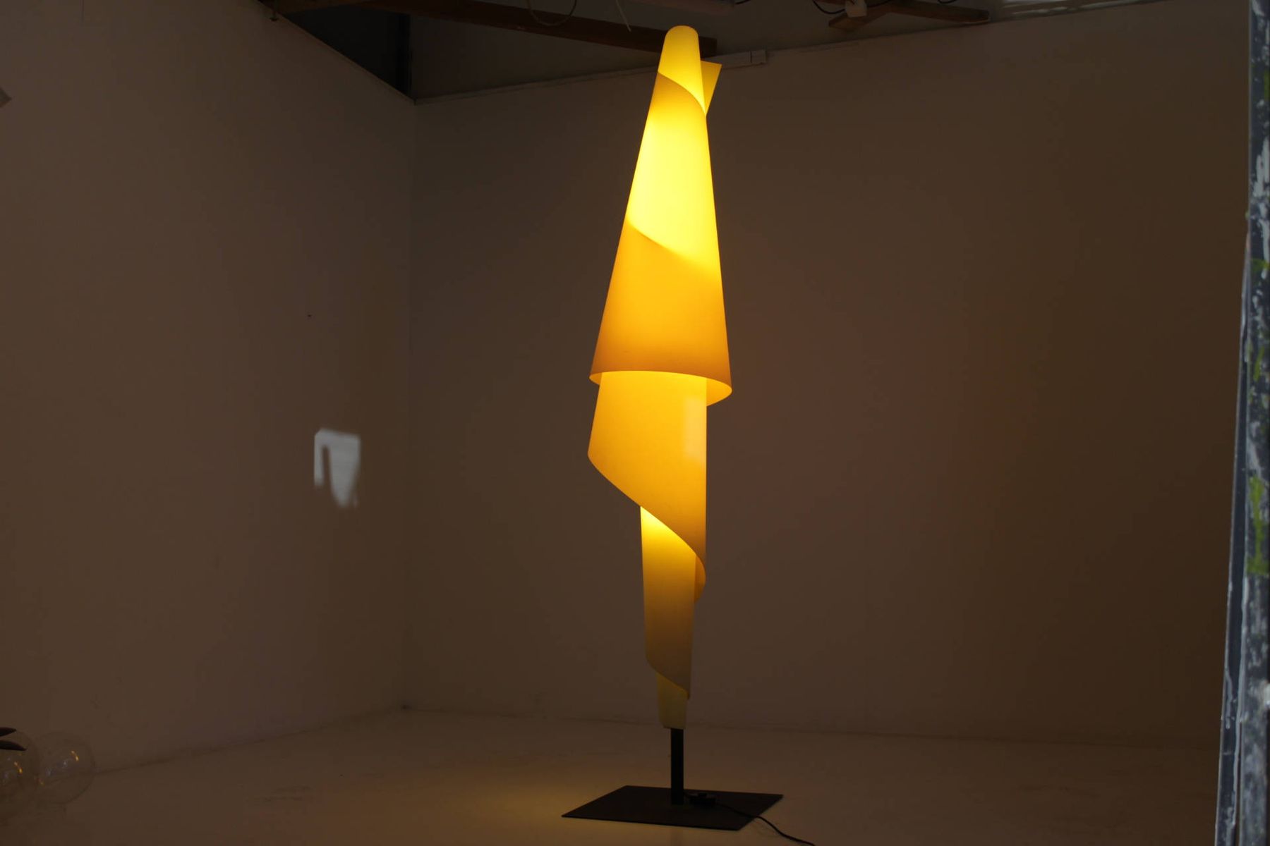 Alta Costura White Plastic Floor Lamp by Josep Aregall for ... Alta Costura White Plastic Floor Lamp by Josep Aregall for ...