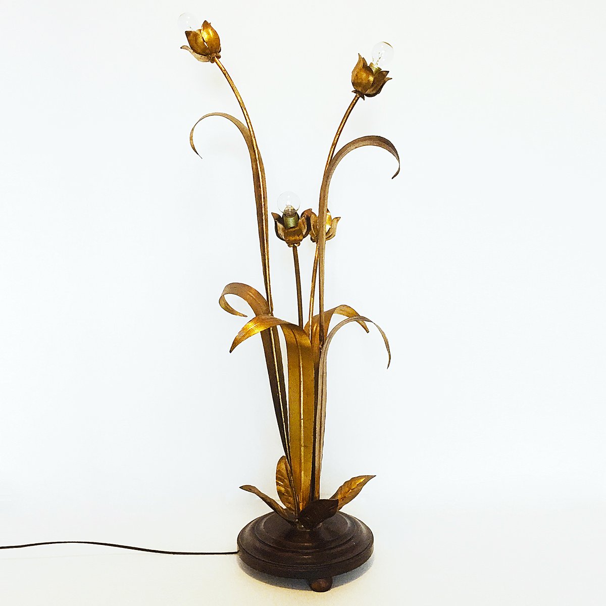 Gilded Flower Leaf Floor Lamp, 1960s for sale at Pamono Gilded Flower Leaf Floor Lamp, 1960s for sale at Pamono