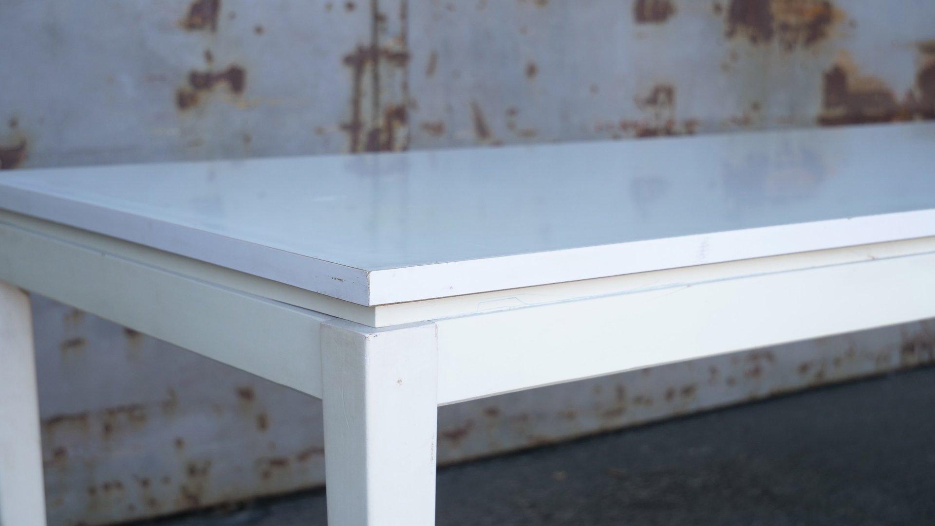 Mid Century Minimalist White Lacquered Coffee Table 1950s For Mid Century Minimalist White Lacquered Coffee Table 1950s For At Pamono