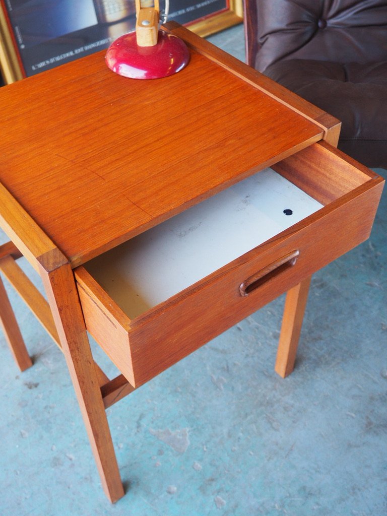 Vintage Small Teak Lamp Table For At Pamono Vintage Small Teak Lamp Table