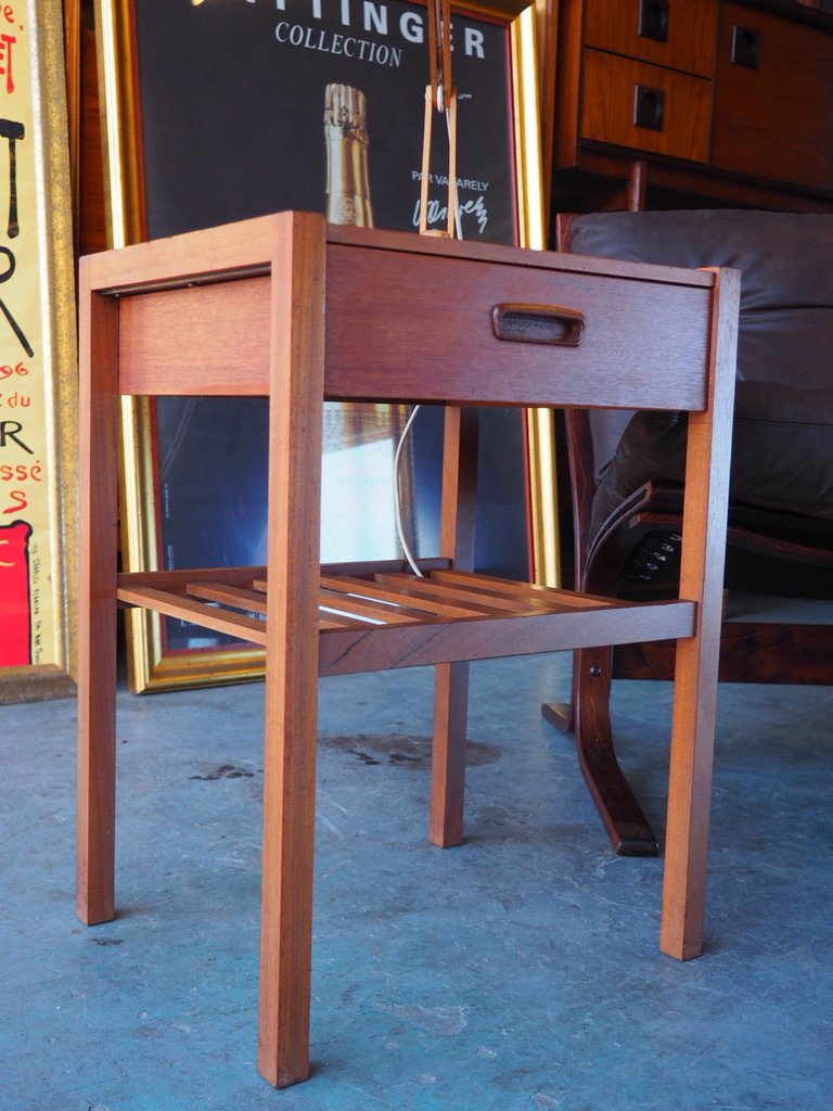 Vintage Small Teak Lamp Table For At Pamono Vintage Small Teak Lamp Table