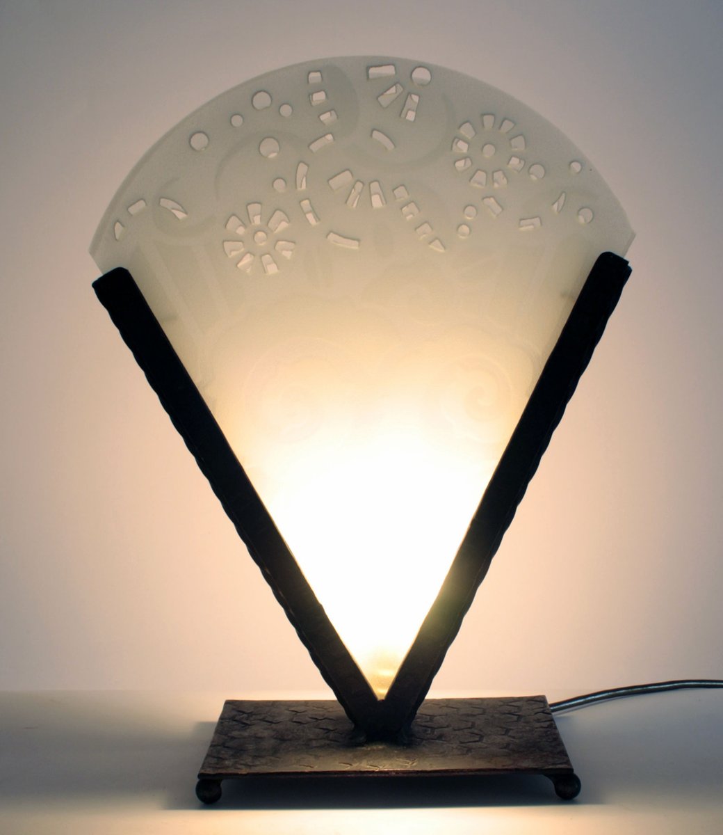 Art Deco Wrought Iron And Glass Table Lamp 1930s En Vente Sur Pamono Art Deco Wrought Iron And Glass Table Lamp 1930s