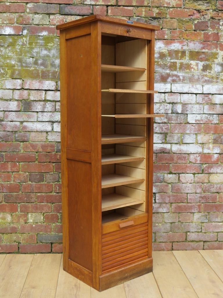 Industrieller Vintage Eiche Rolltür Schrank von M.Chiquet bei Pamono kaufen