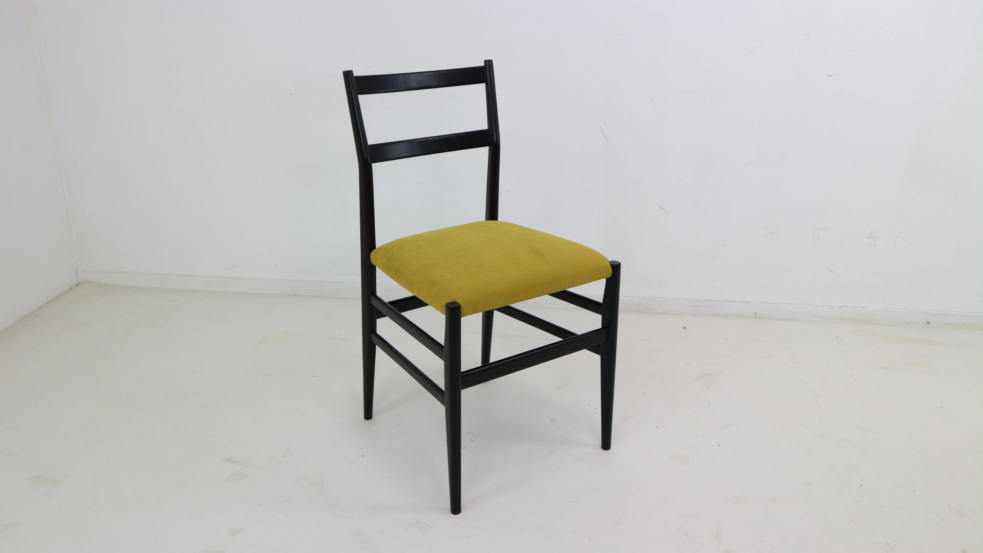 Model Leggera Chairs By Gio Ponti For Cassina 1952 Set Of 4 En Model Leggera Chairs By Gio Ponti For Cassina 1952 Set Of 4