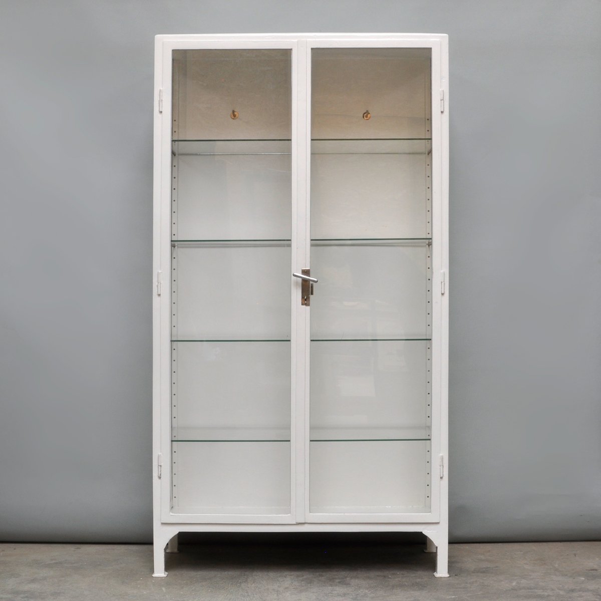 Armoire à Pharmacie Vintage, 1960s en vente sur Pamono Armoire à Pharmacie Vintage, 1960s en vente sur Pamono