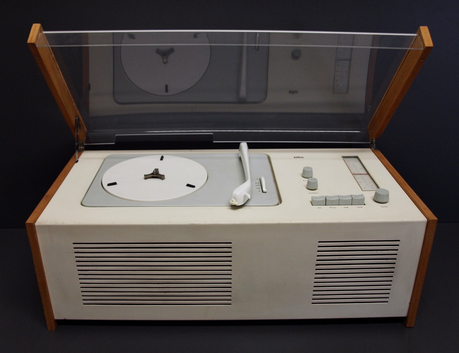 Phonosuper SK4 Radio mit Plattenspieler von Dieter Rams