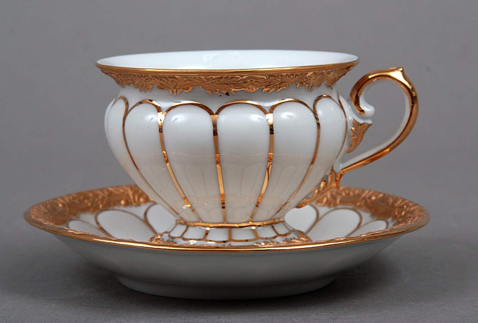 Meissen Porcelain Cup and Saucer with Golden Pattern for sale at Pamono