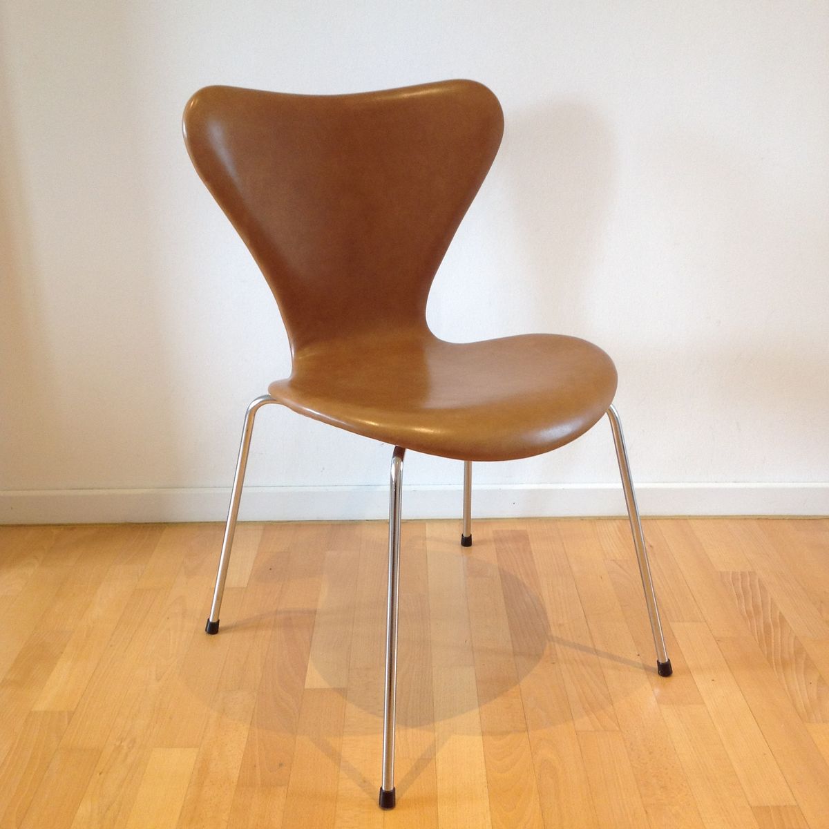3107 Syveren Elegance Dining Chair In Brown By Arne Jacobsen For 3107 Syveren Elegance Dining Chair In Brown By Arne Jacobsen For Fritz Hansen