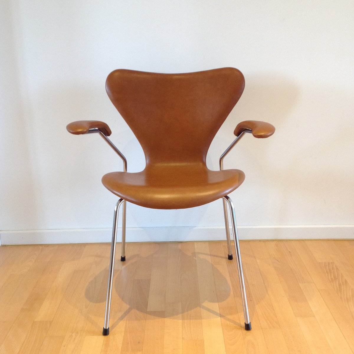 Arne Jacobsen Dining Chairs Interior Design Ideas 3207 Syveren Elegance Wax Dining Chair In Brown By Arne Jacobsen